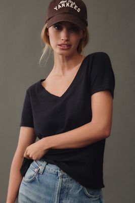 La Camiseta de Cuello Redondo Bennie Slim de Algodón-Slub de Pilcro: Edición Cuello en V
