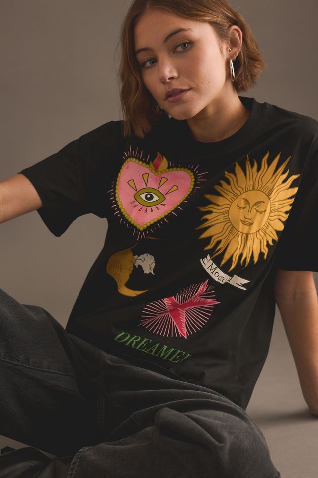 Camiseta Mística Never Fully Dressed #3