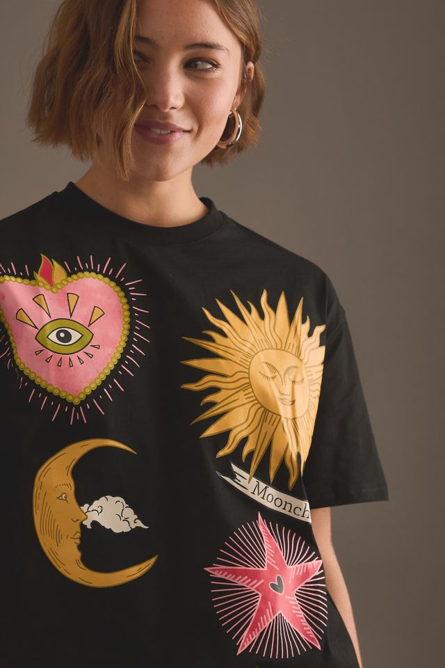 Camiseta Mística Never Fully Dressed #4