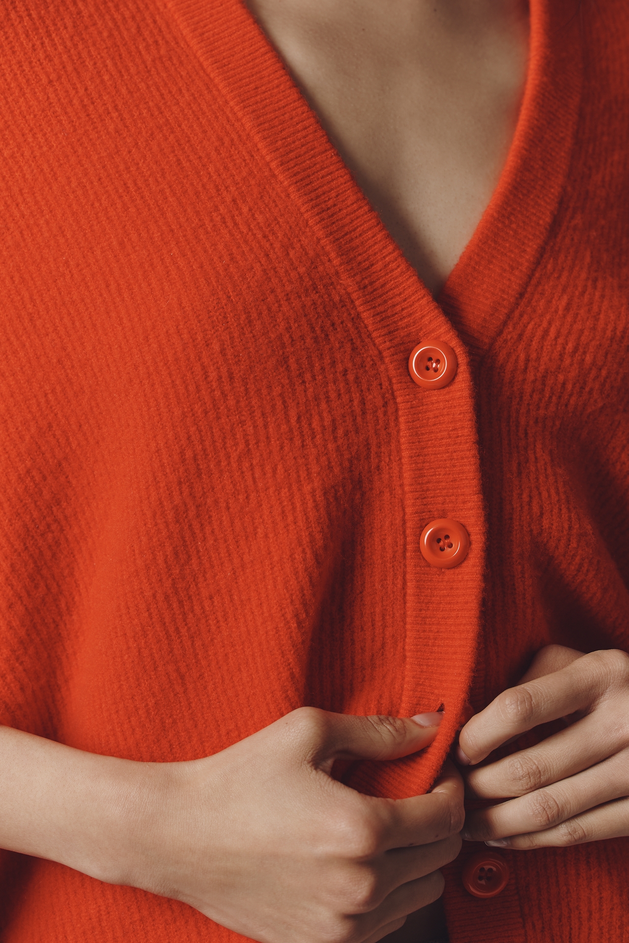 American Vintage V-Neck Cropped Cardigan Sweater