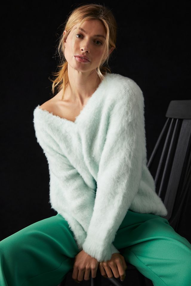 PLUSH V NECK PULLOVER