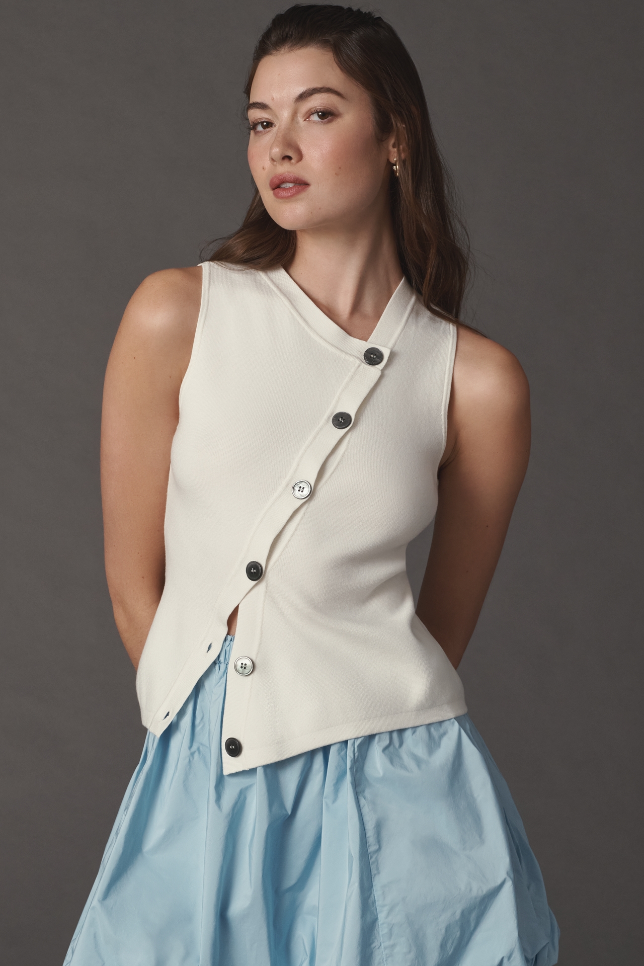 SOVERE Astrid Asymmetric Sweater Tank