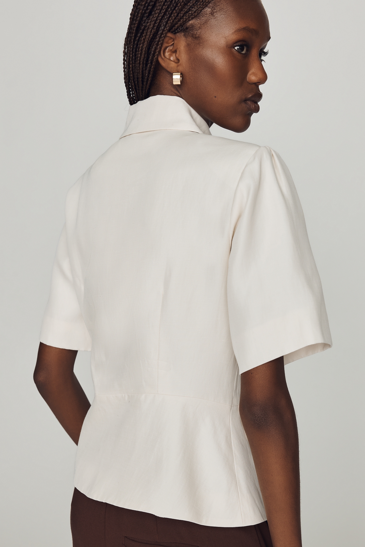 Maeve Tailored Short-Sleeve Buttondown Top