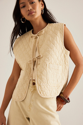 Gilet Noué Matelassé Aria en Gold taille: XS chez Anthropologie - Seventy + Mochi - Modalova