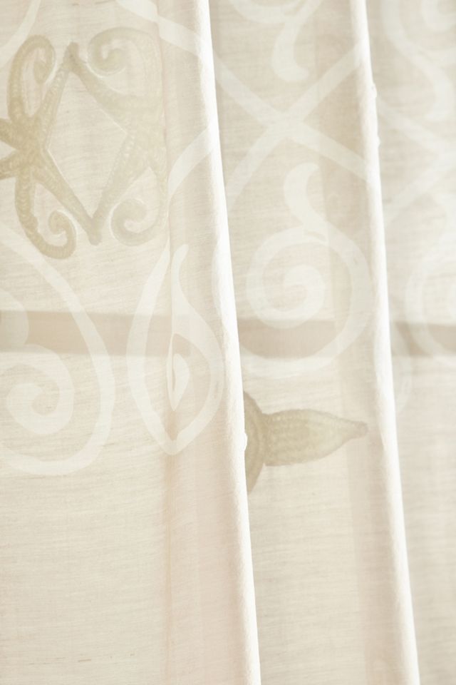 Perla Curtain #1