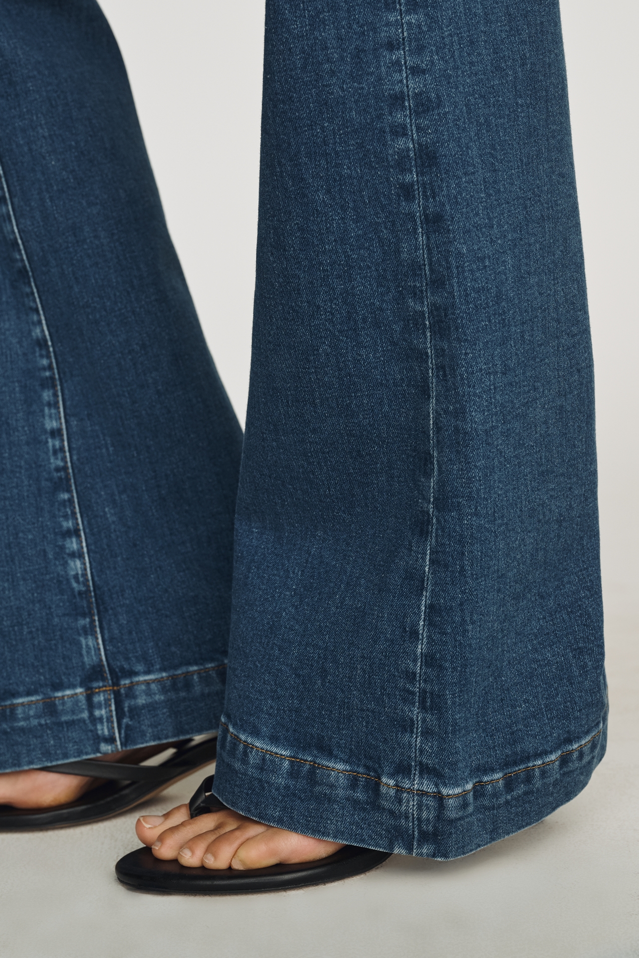 PAIGE Leenah Mid-Rise Flare Jeans