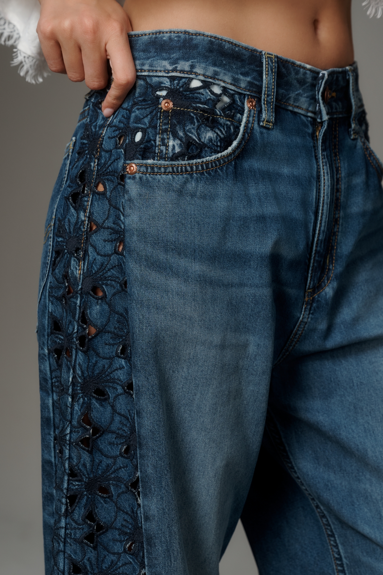 Lee Rider Mid-Rise Barrel Jeans