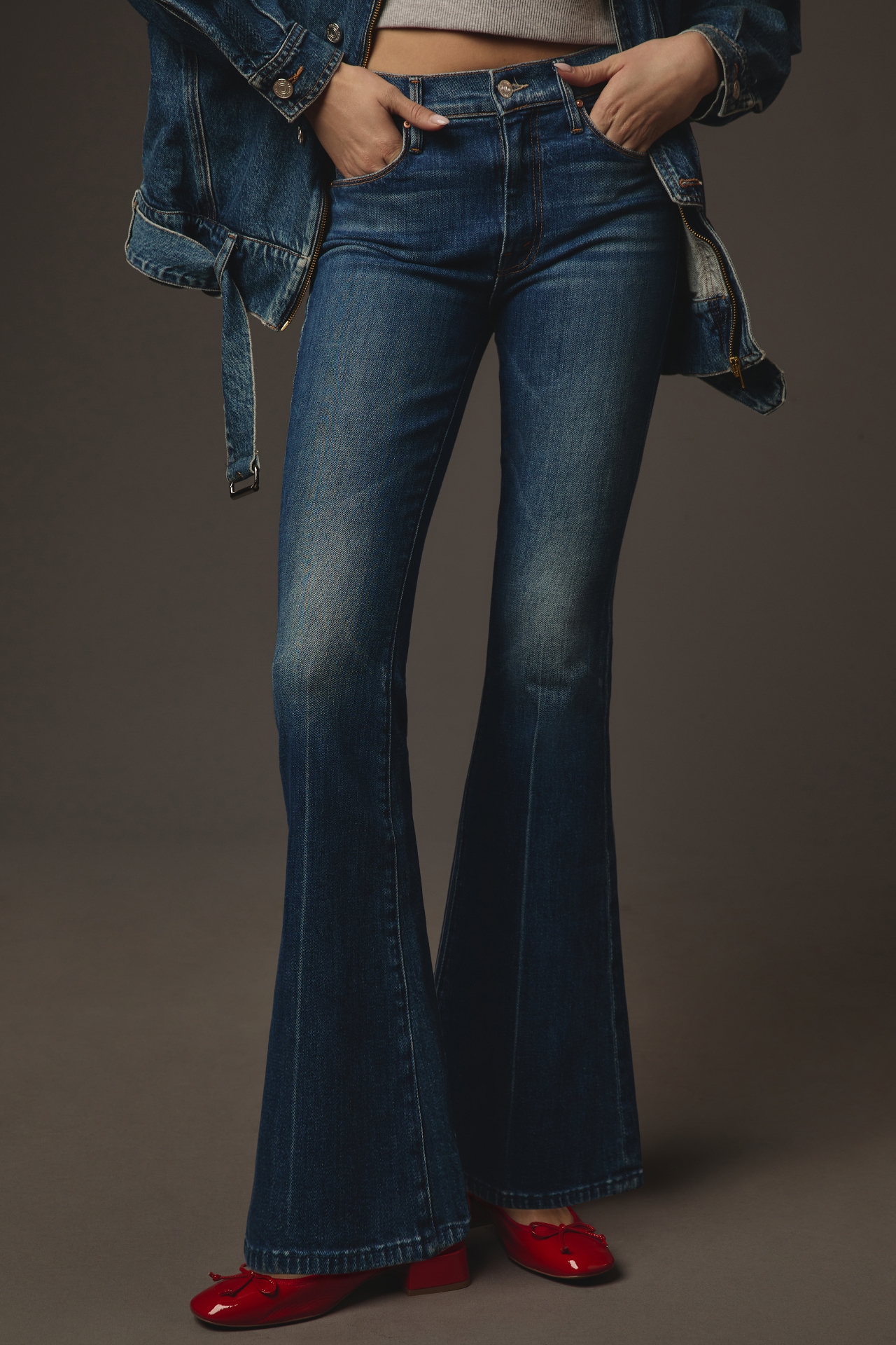 MOTHER The Weekender Mid-Rise Flare Jeans