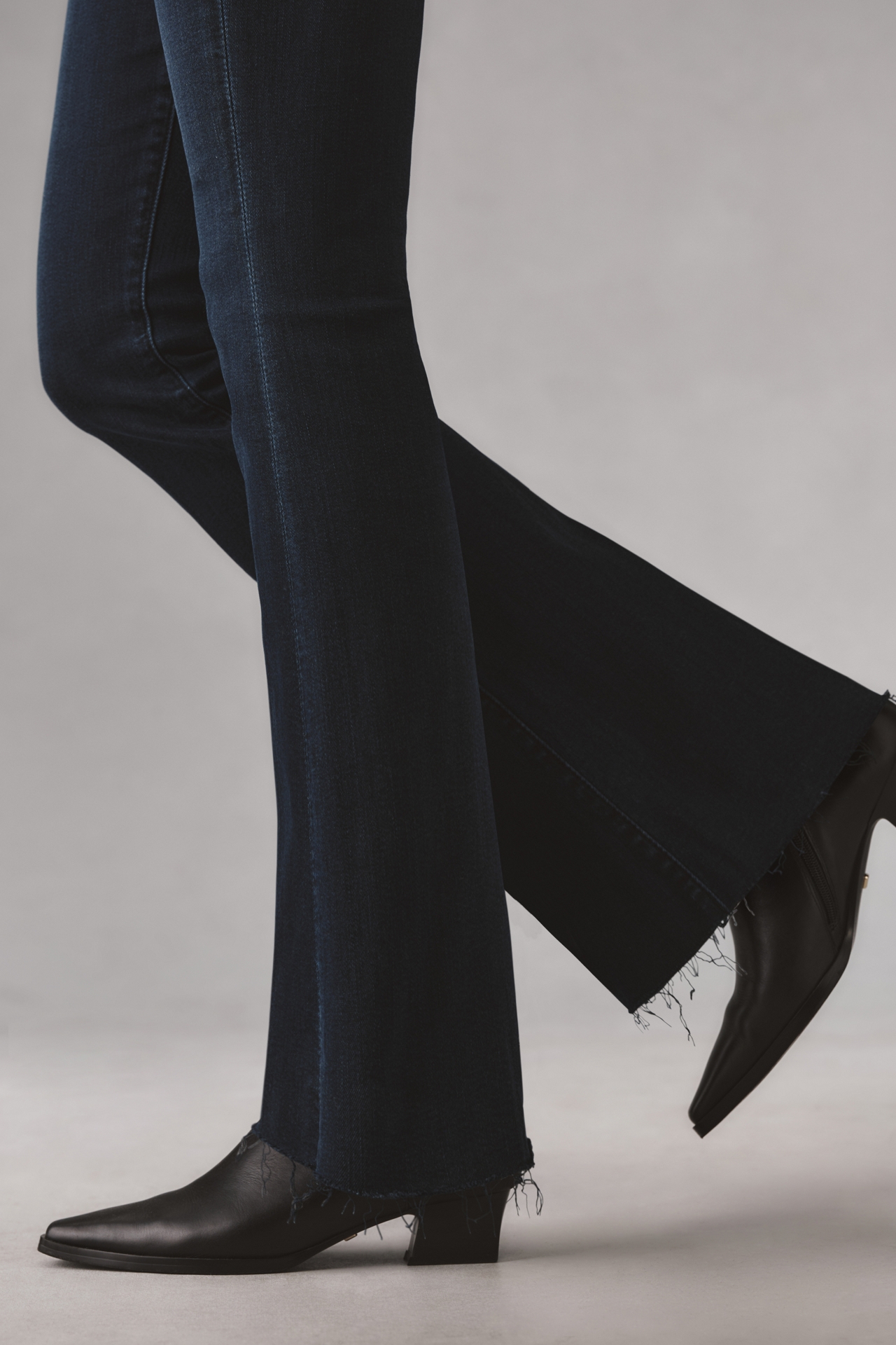 MOTHER Weekender Fray Mid-Rise Flare Jeans | Bethesda Row