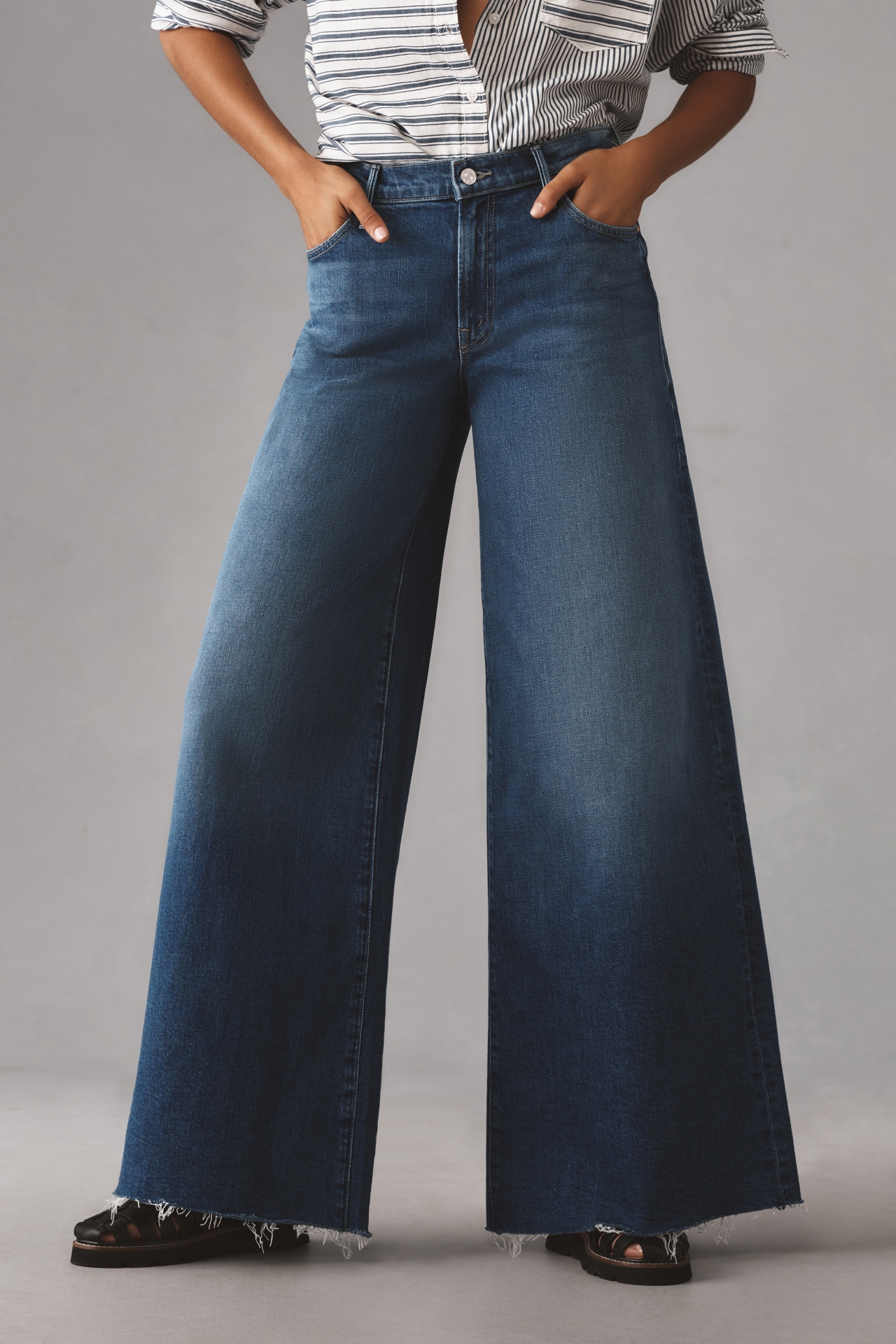 MOTHER Swisher Sneak Fray Mid-Rise Wide-Leg Jeans