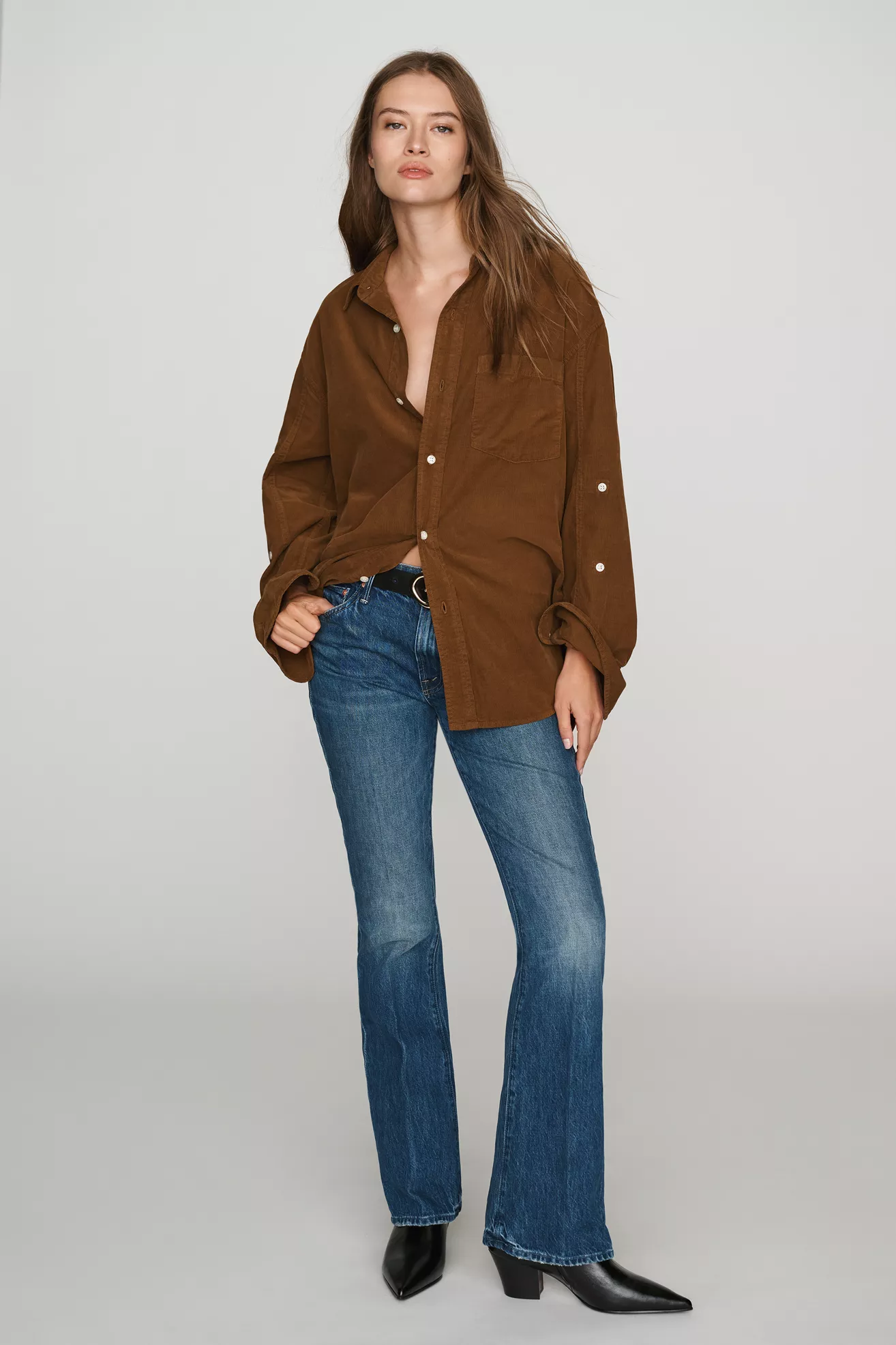 MOTHER The Outsider Sneak Mid Rise Bootcut Jeans