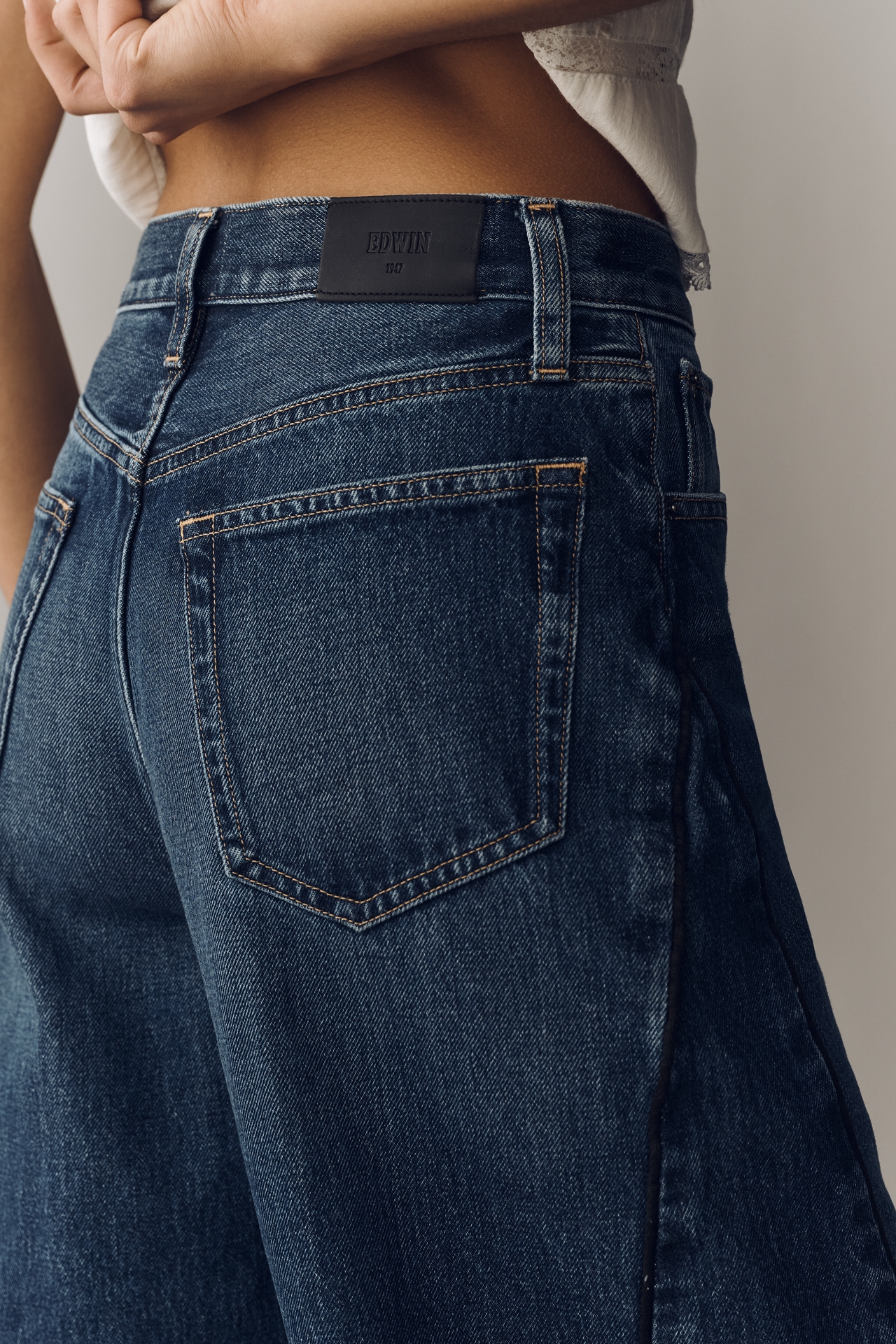 Edwin Andie High-Rise Crop Barrel Jeans
