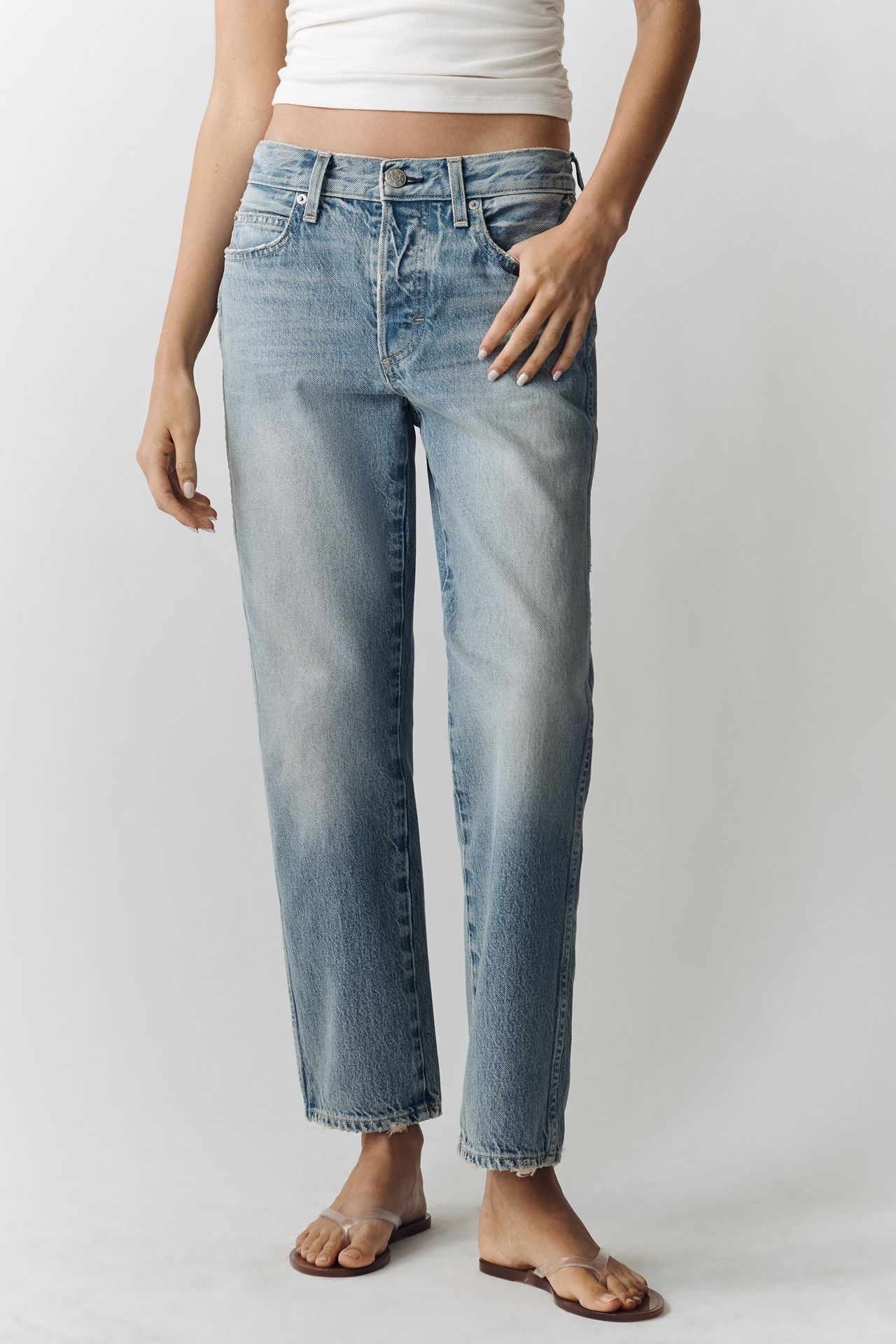 AMO 143 Mid-Rise Crop Straight Jeans