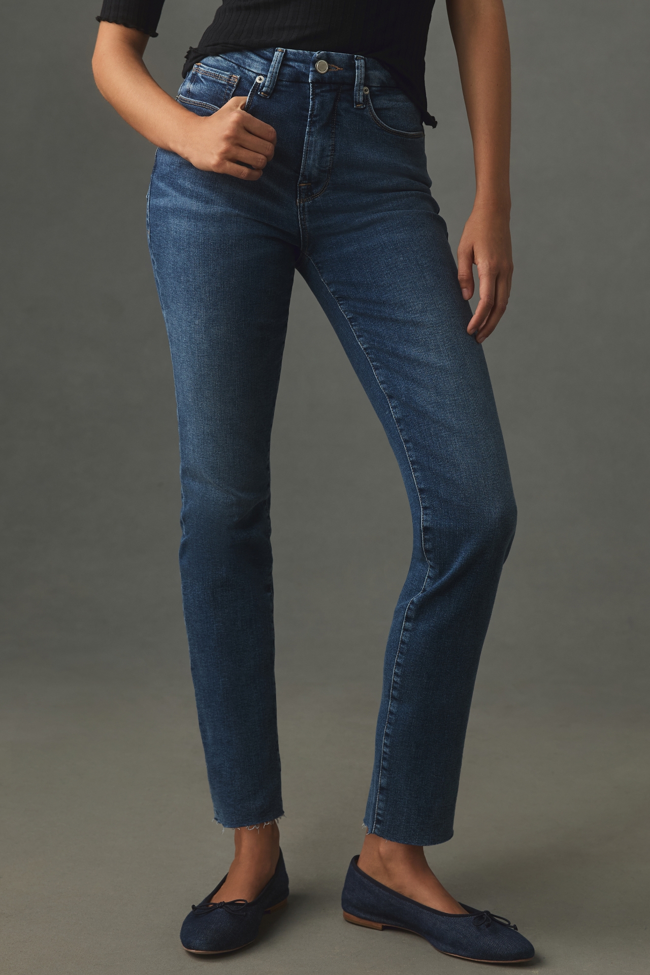 Good American Legs Mid-Rise Cigarette Jeans