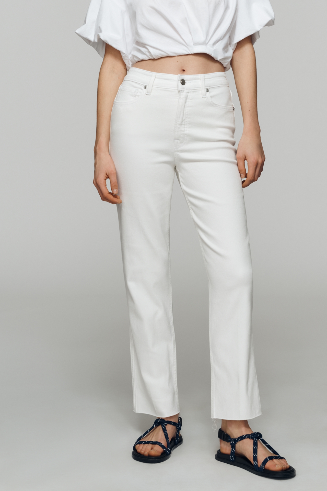 Good American True High-Rise Straight-Leg Jeans