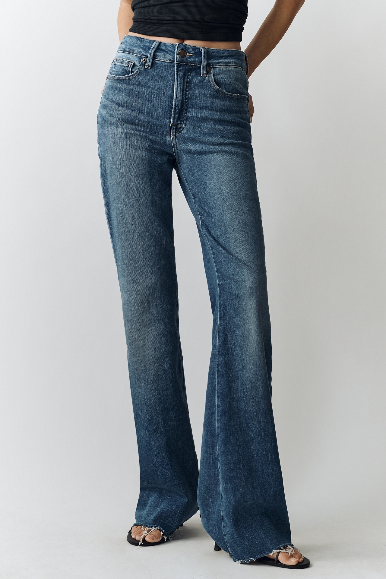 Good American Legs Mid-Rise Flare Jeans