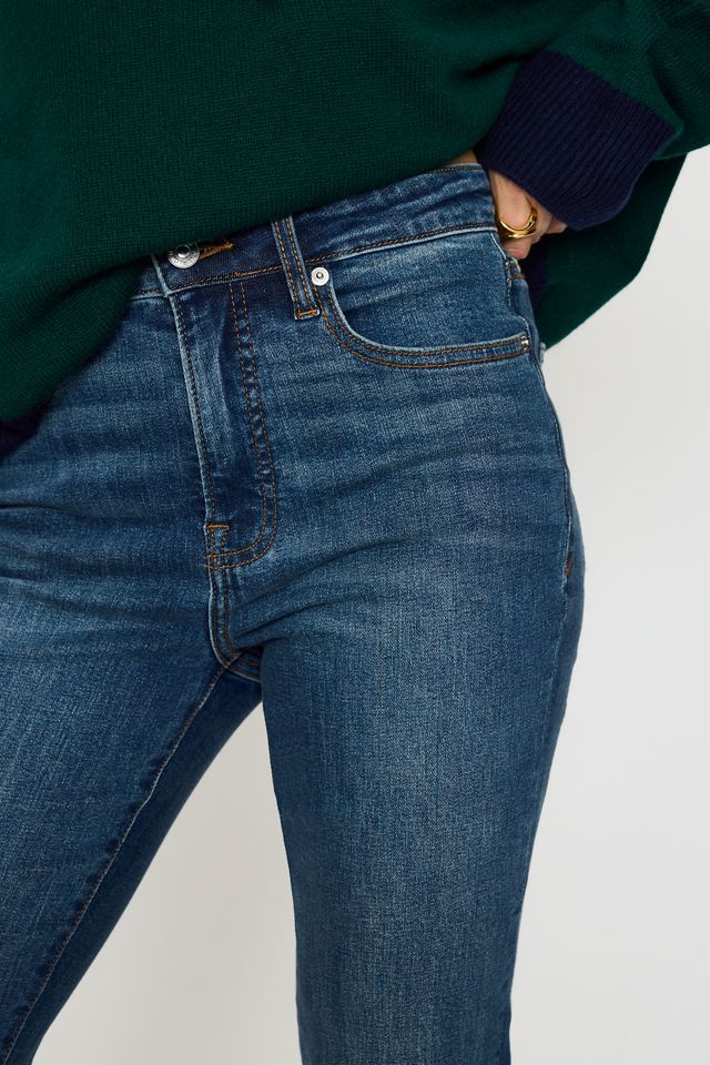 Jeans Acampanados Good Legs de Good American #4