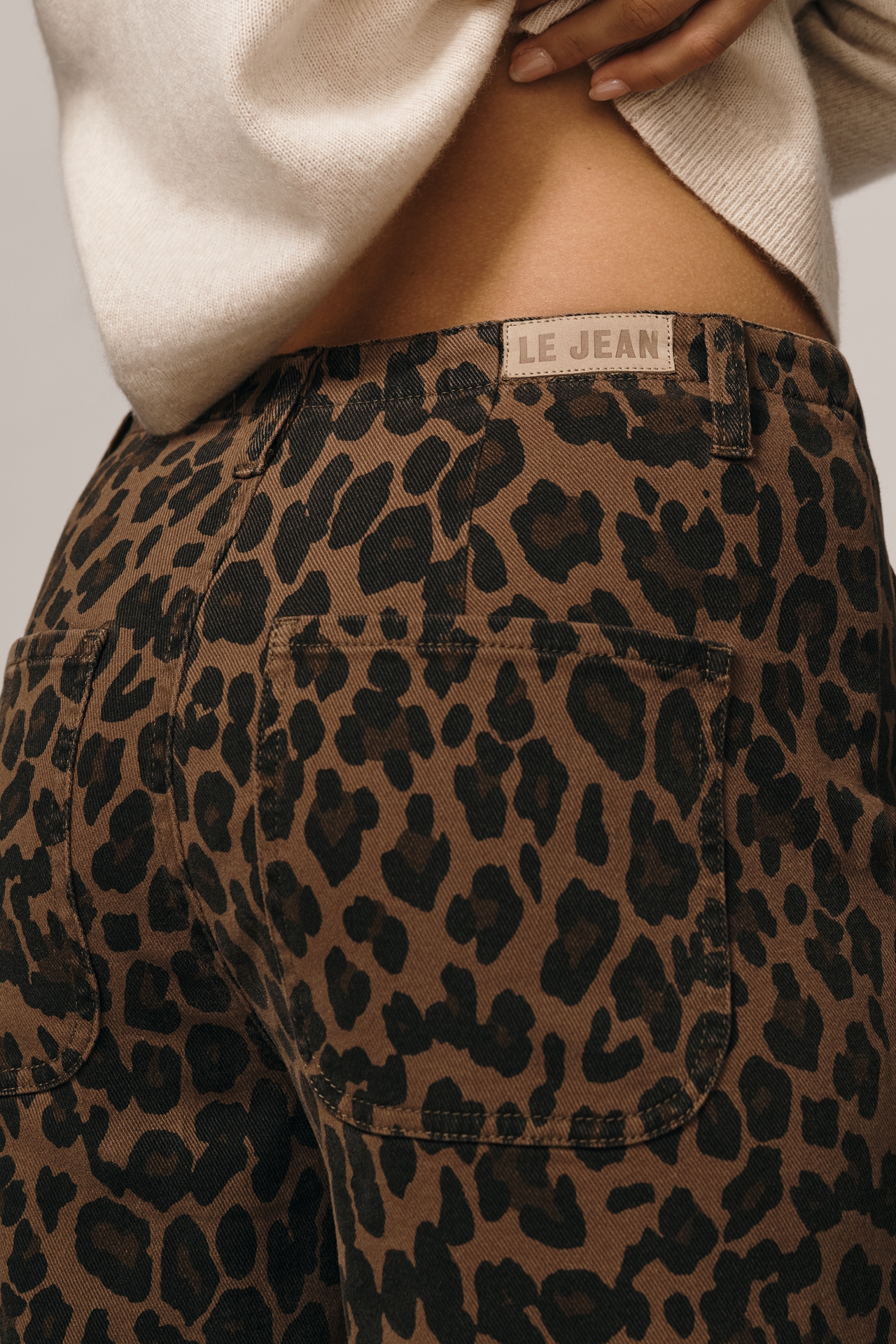 LE JEAN Utility Mid-Rise Soft Barrel Jeans