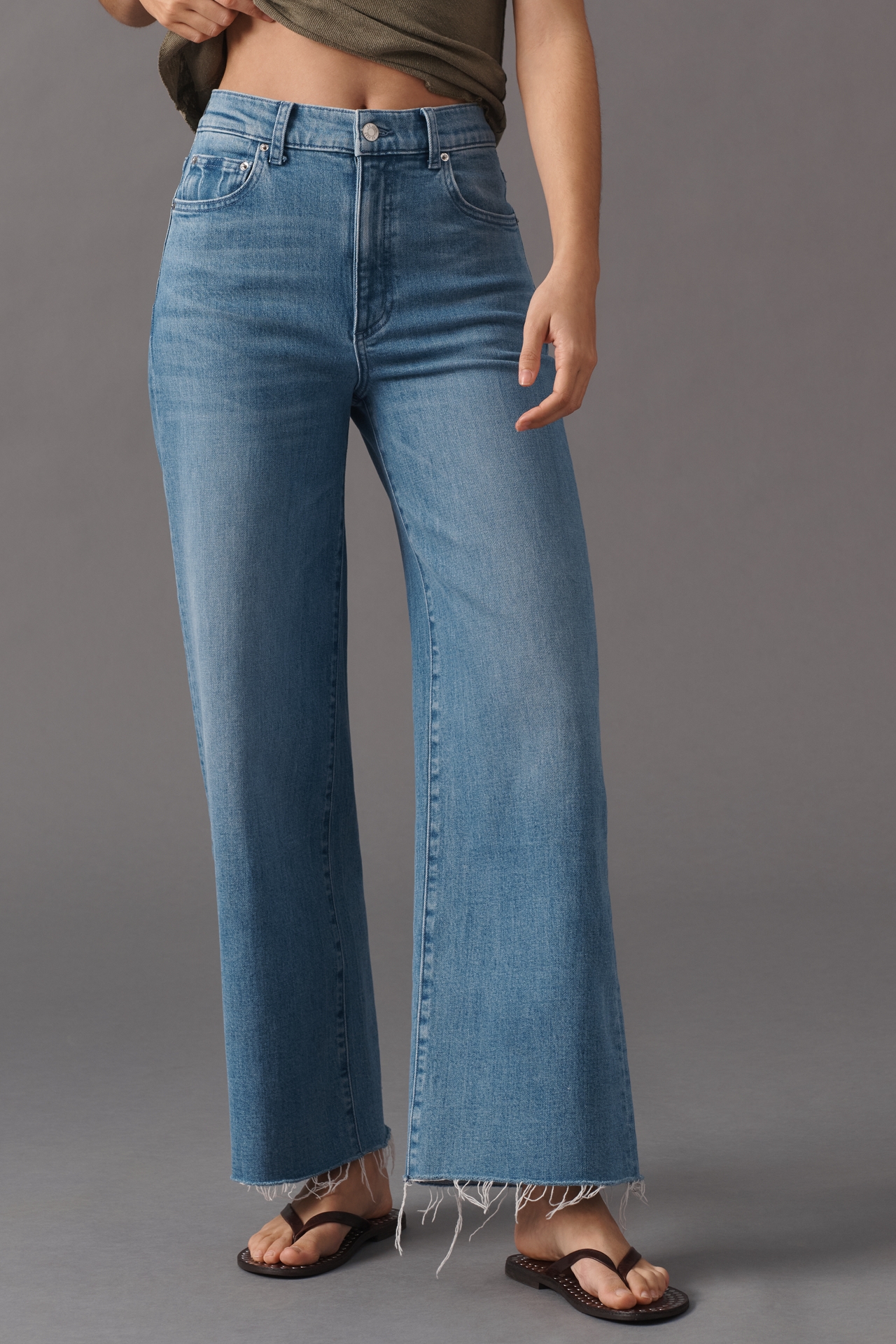 LE JEAN Petite Column Raw-Hem Jeans