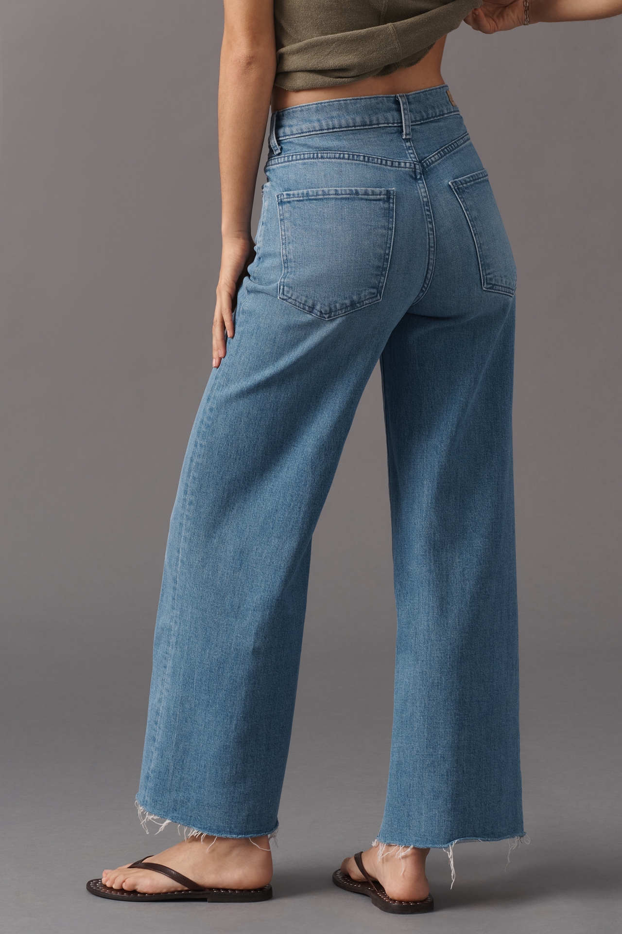 LE JEAN Petite Column Raw-Hem Jeans
