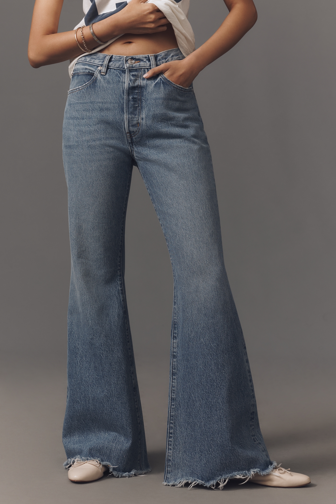 FRAME The Lax Mid-Rise Relaxed Flare Jeans