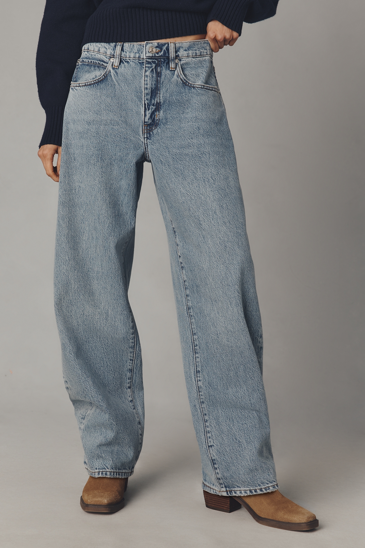 FRAME Low-Slung Low-Rise Barrel Jeans