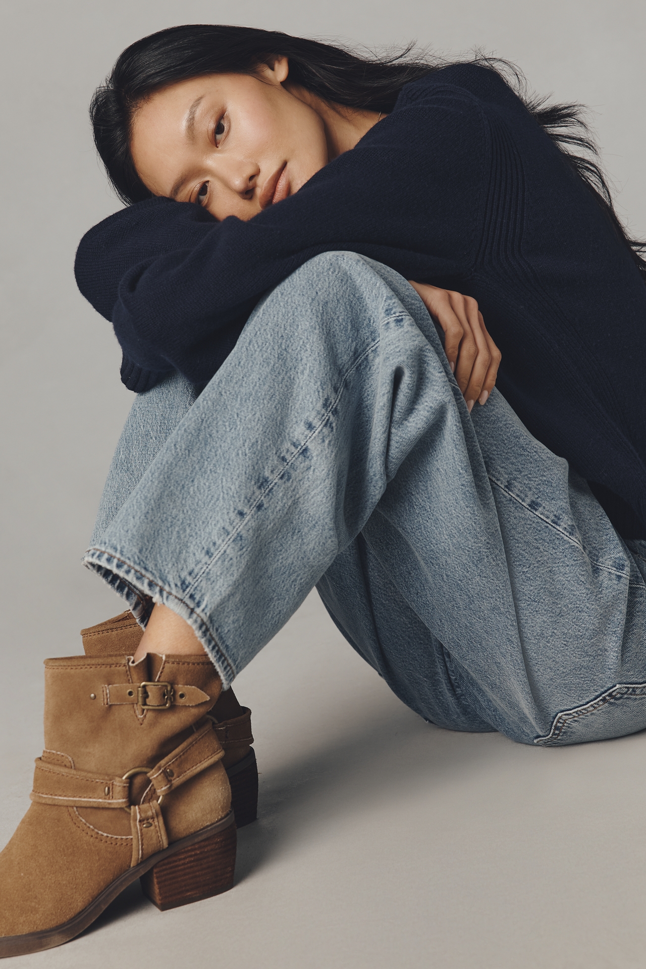 FRAME Low-Slung Low-Rise Barrel Jeans