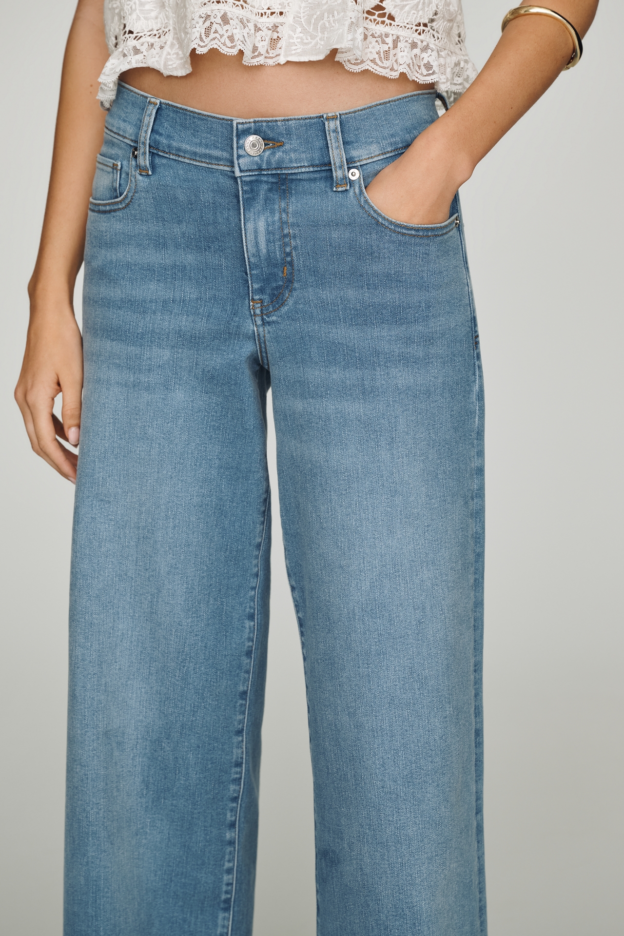 FRAME Low-Rise Slim Palazzo Jeans