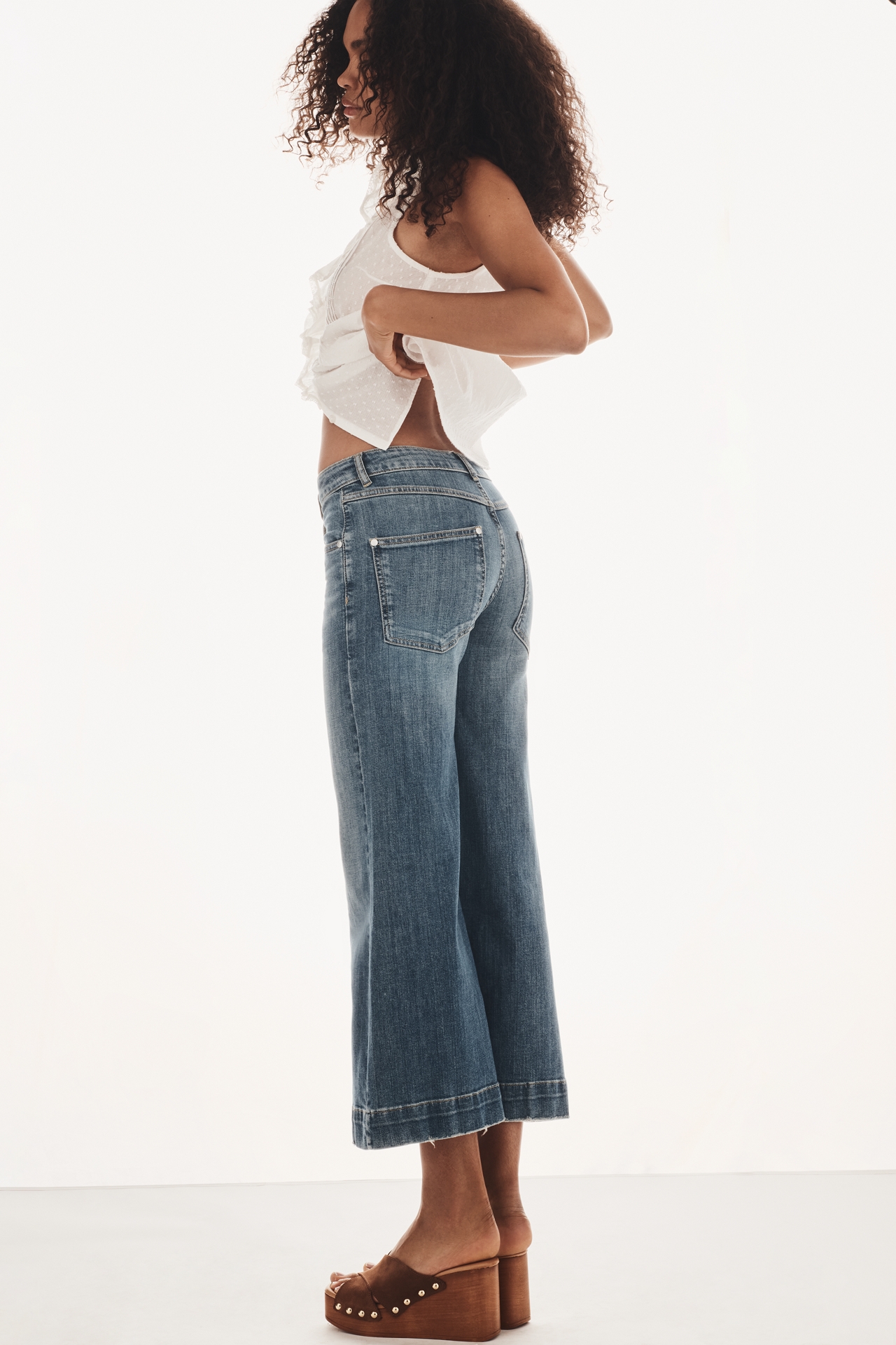 Pilcro High-Rise Crop Wide-Leg Jeans