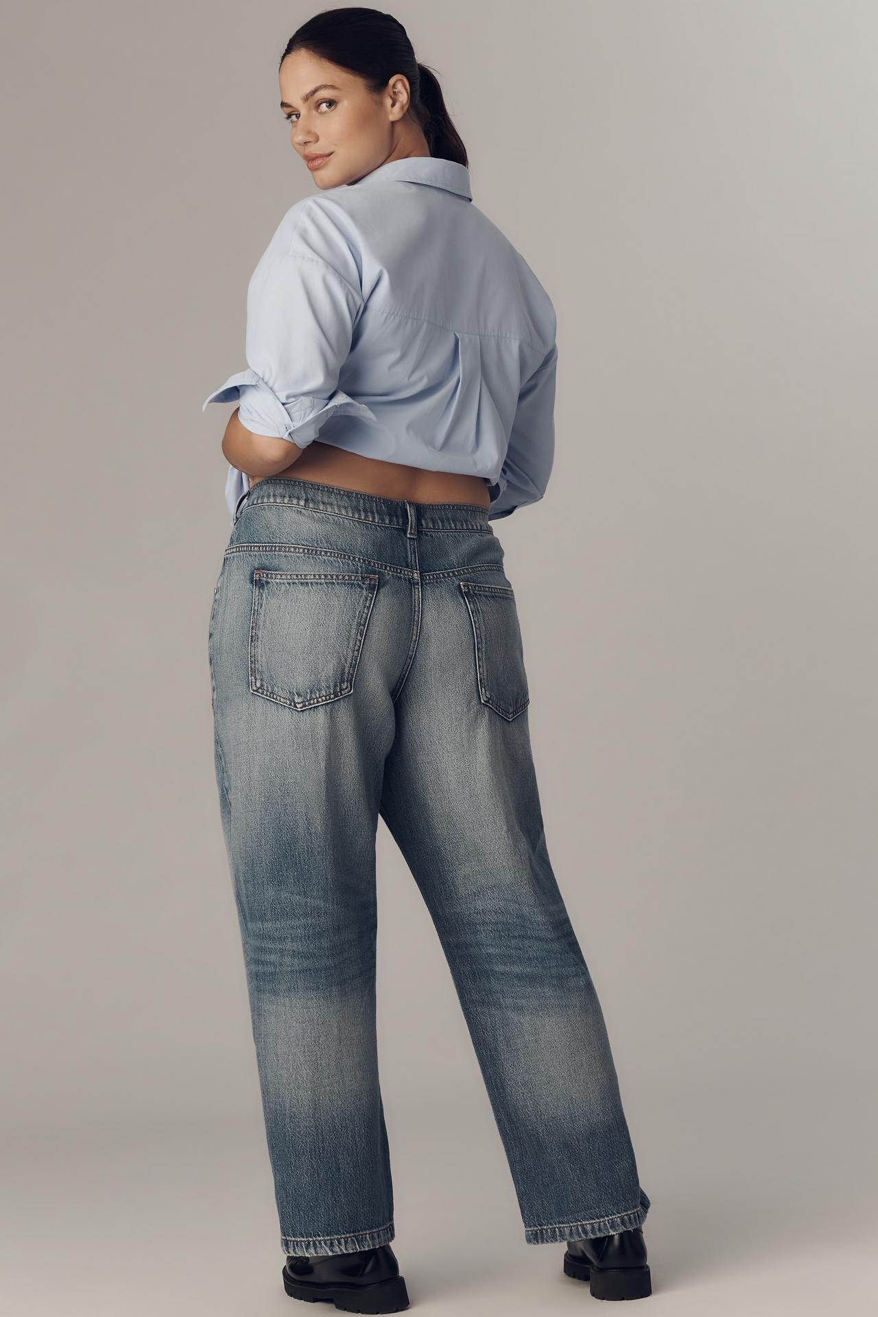 The Jenna Mid-Rise Relaxed Jeans by Pilcro