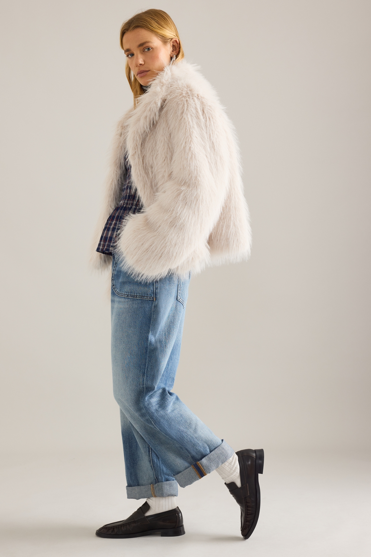 The Jenna Mid-Rise Relaxed Jeans by Pilcro
