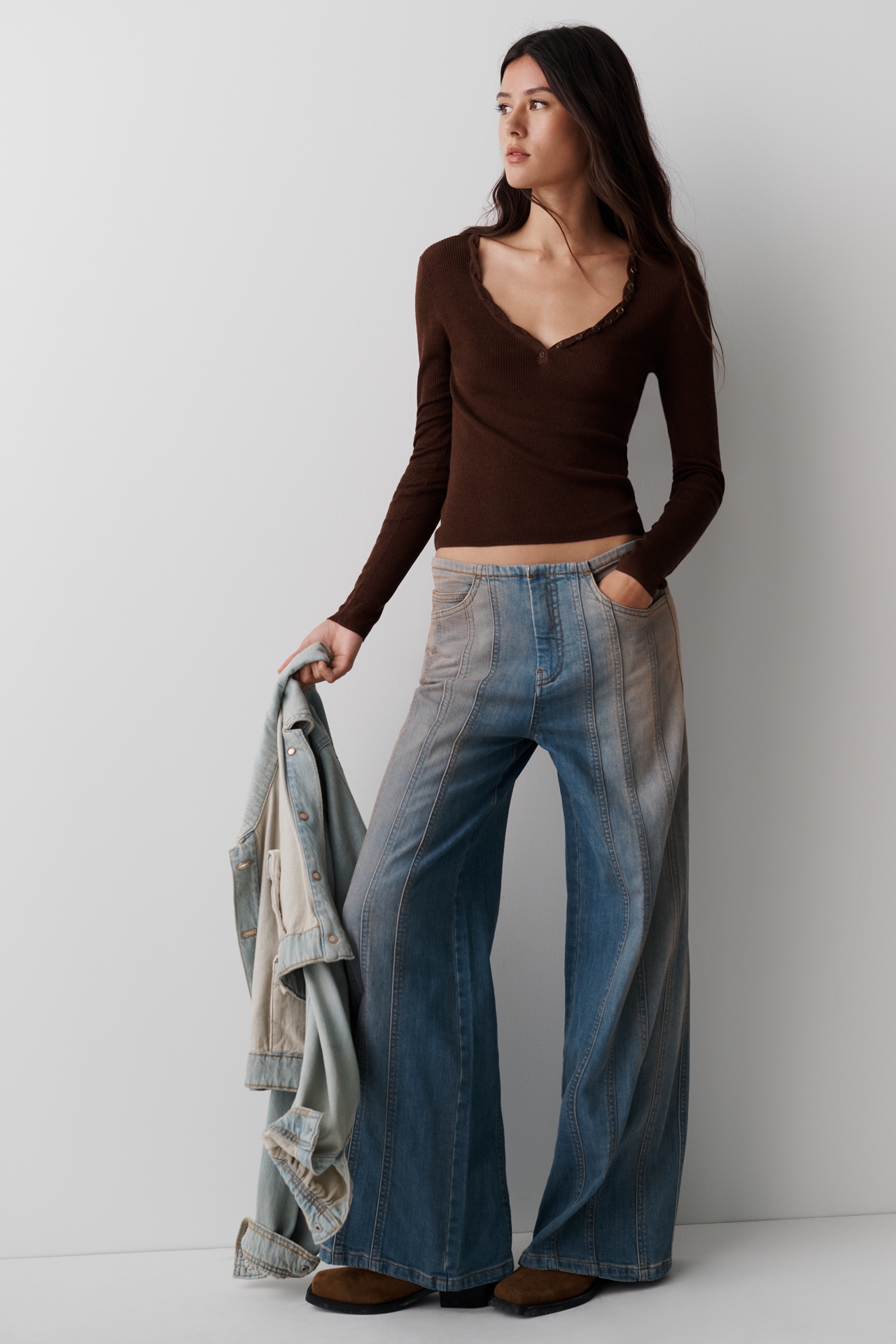 Pilcro Drift Mid-Rise Flared Jeans