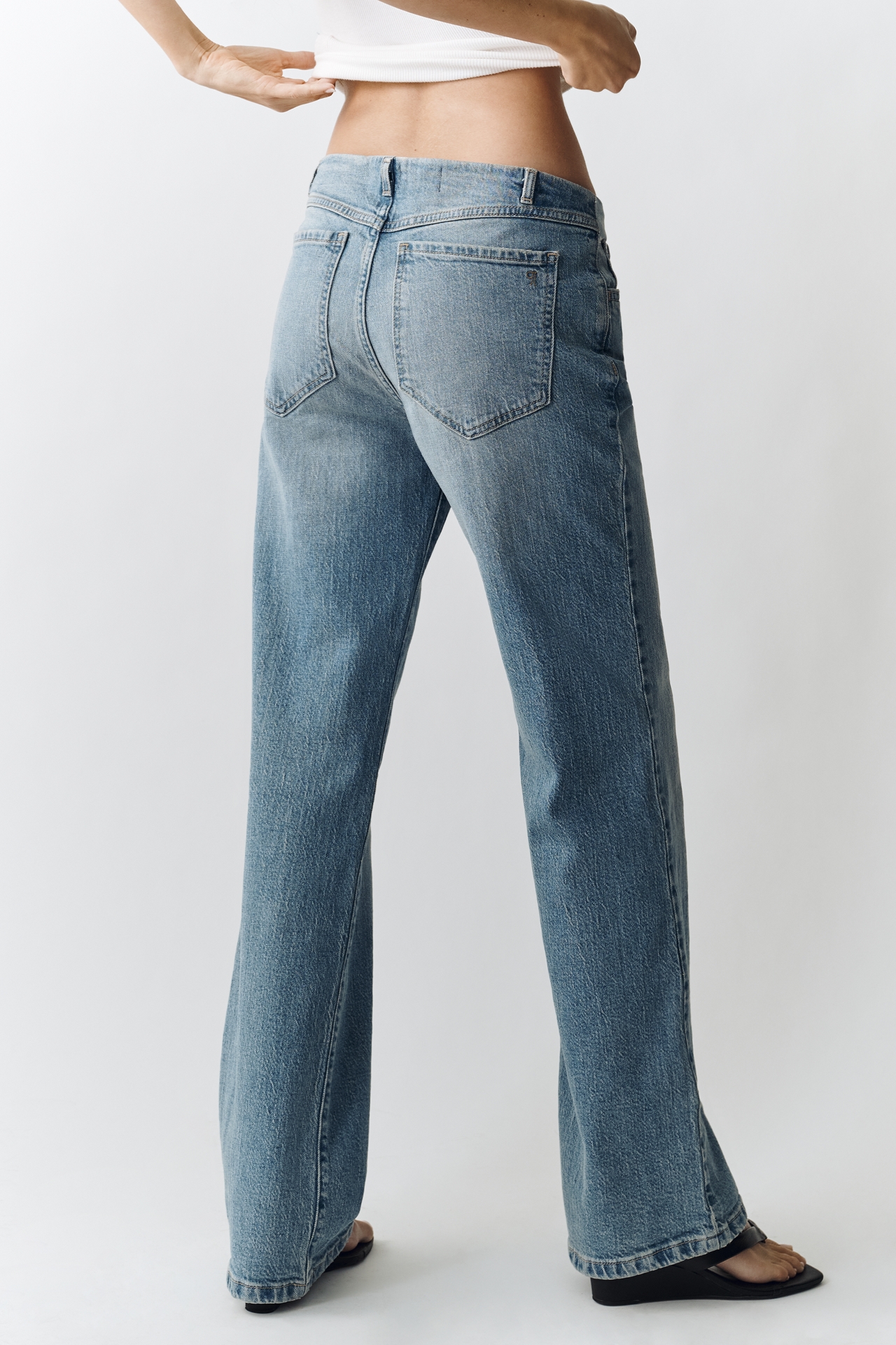 Pilcro Clean-Waist Mid-Rise Stovepipe Jeans