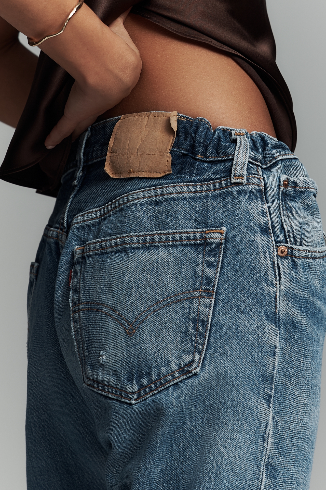 aligrace Side Scrunch Low-Rise Straight-Leg Jeans