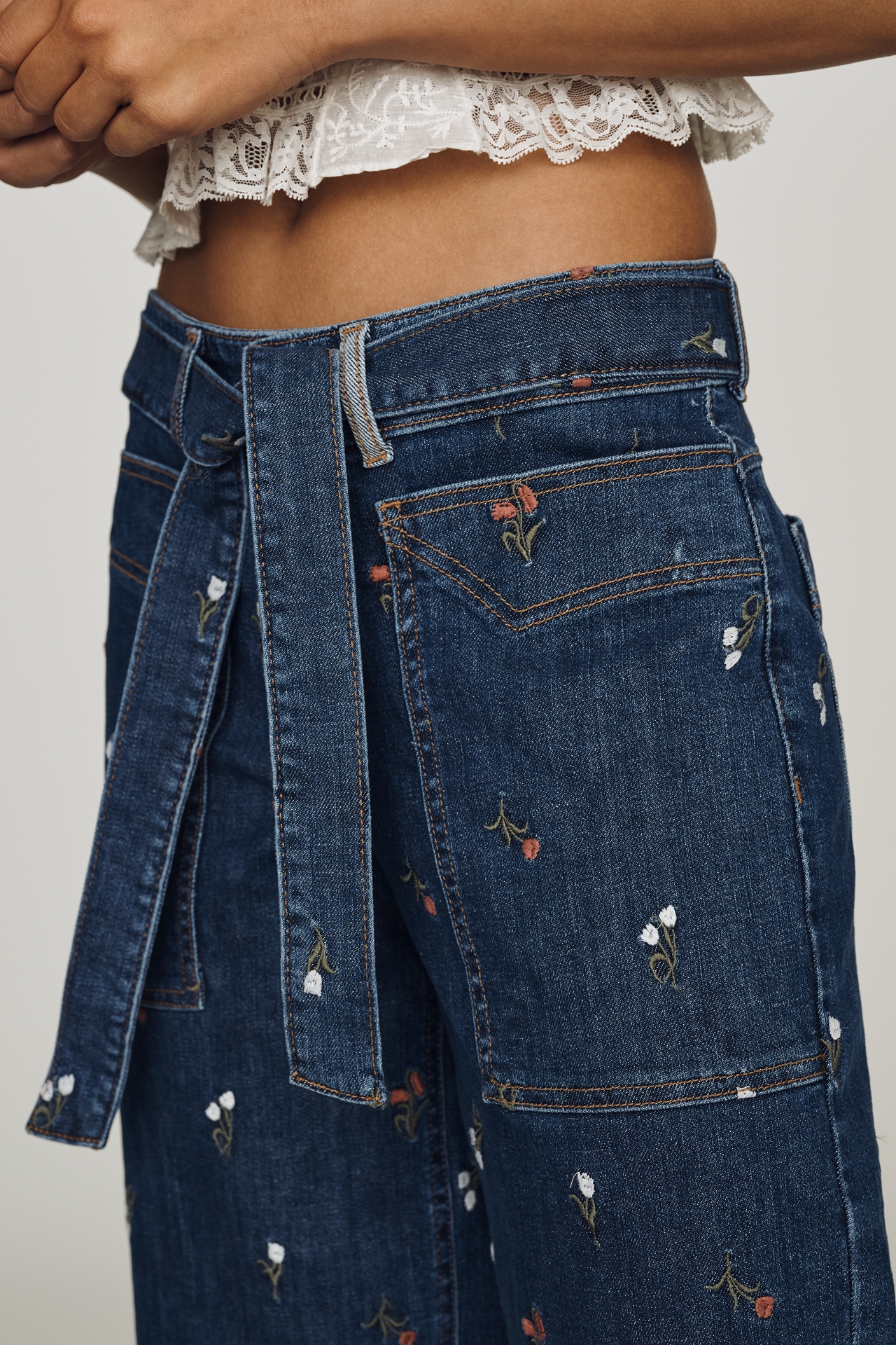Pilcro Low-Rise Crop Wide-Leg Belted Jeans