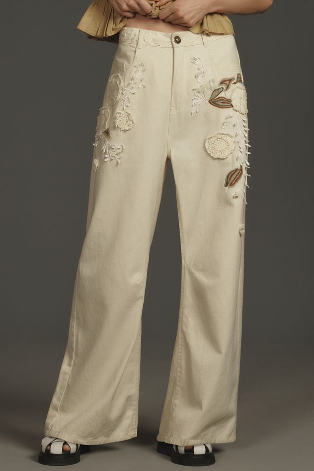Pantalones Capri Cónicos Bordados con Lazo Pilcro #1