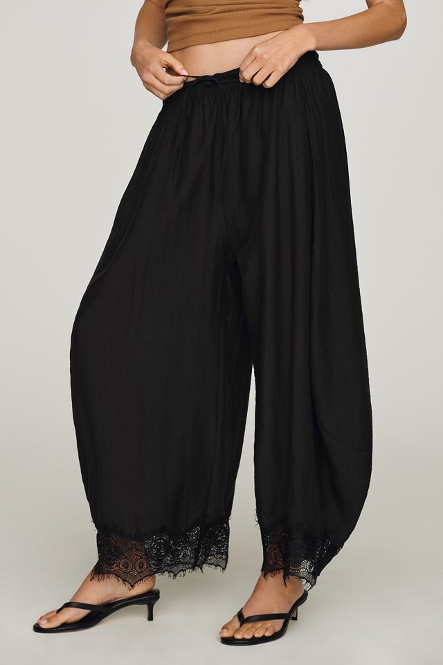 By Anthropologie Cropped Hose mit Spitzensaum #1