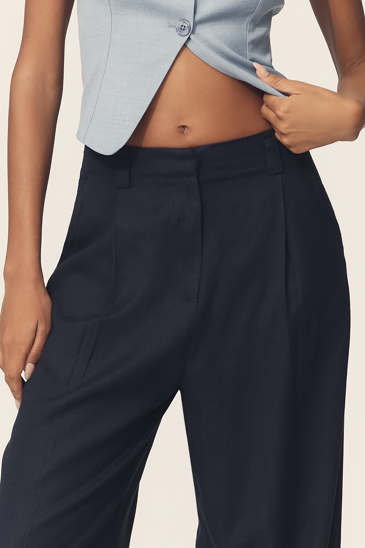 Lioness Petite La Quinta Linen Blend Pleated Pants