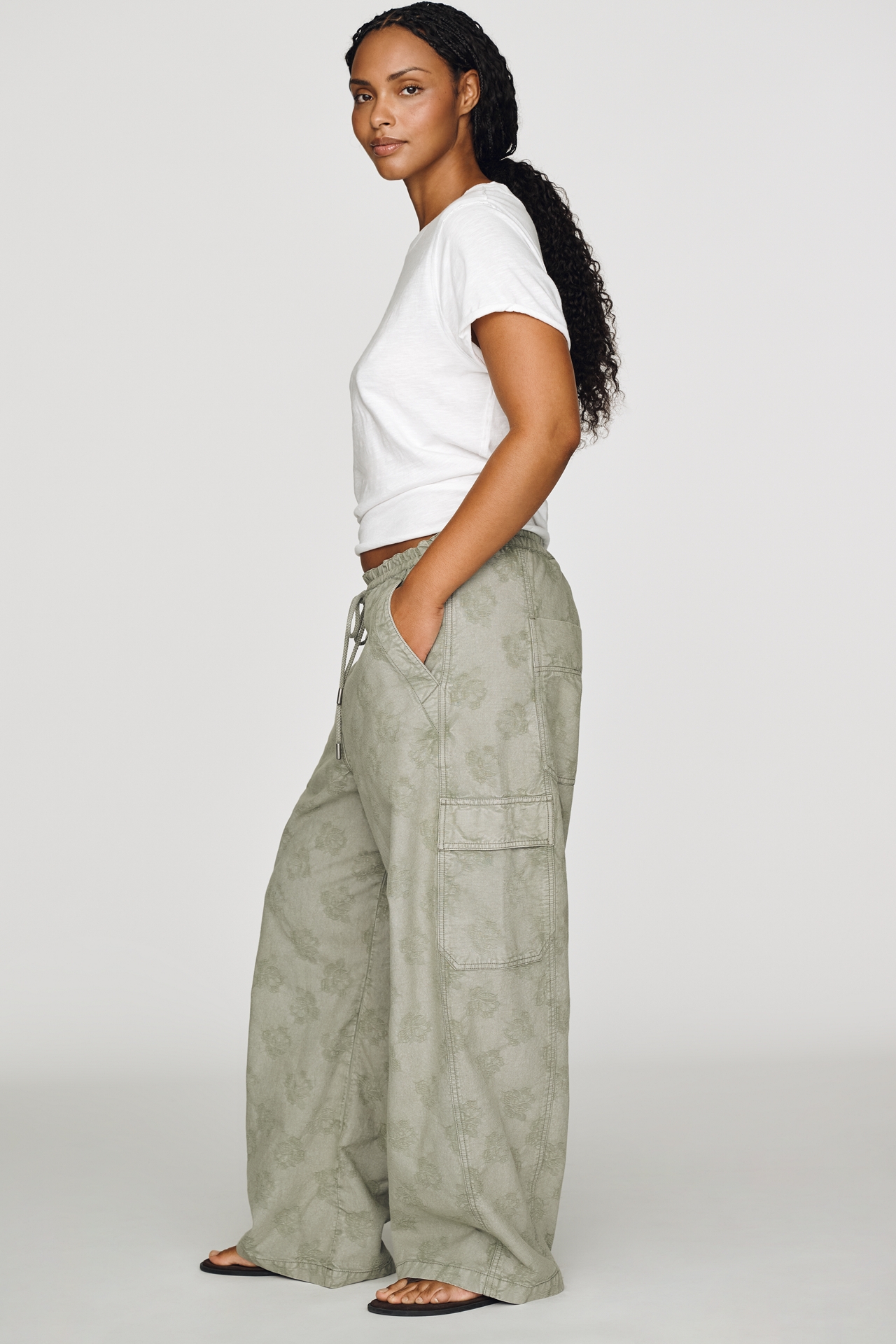 Pilcro Izzie Relaxed Full-Length Cargo Barrel Pants