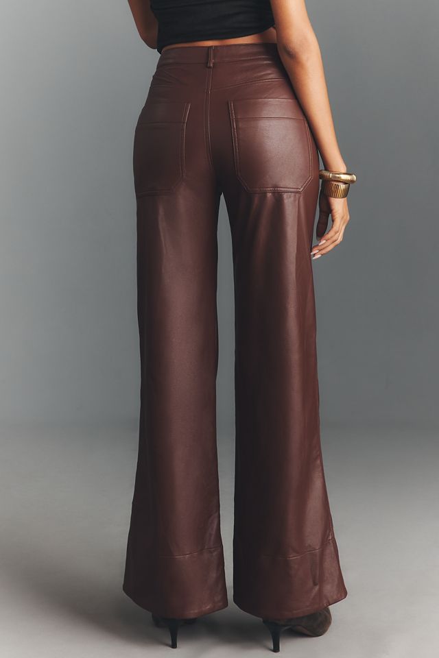 Le Pantalon Évasé Taille Haute Décontracté Rylan en Simili Cuir par Pilcro #1