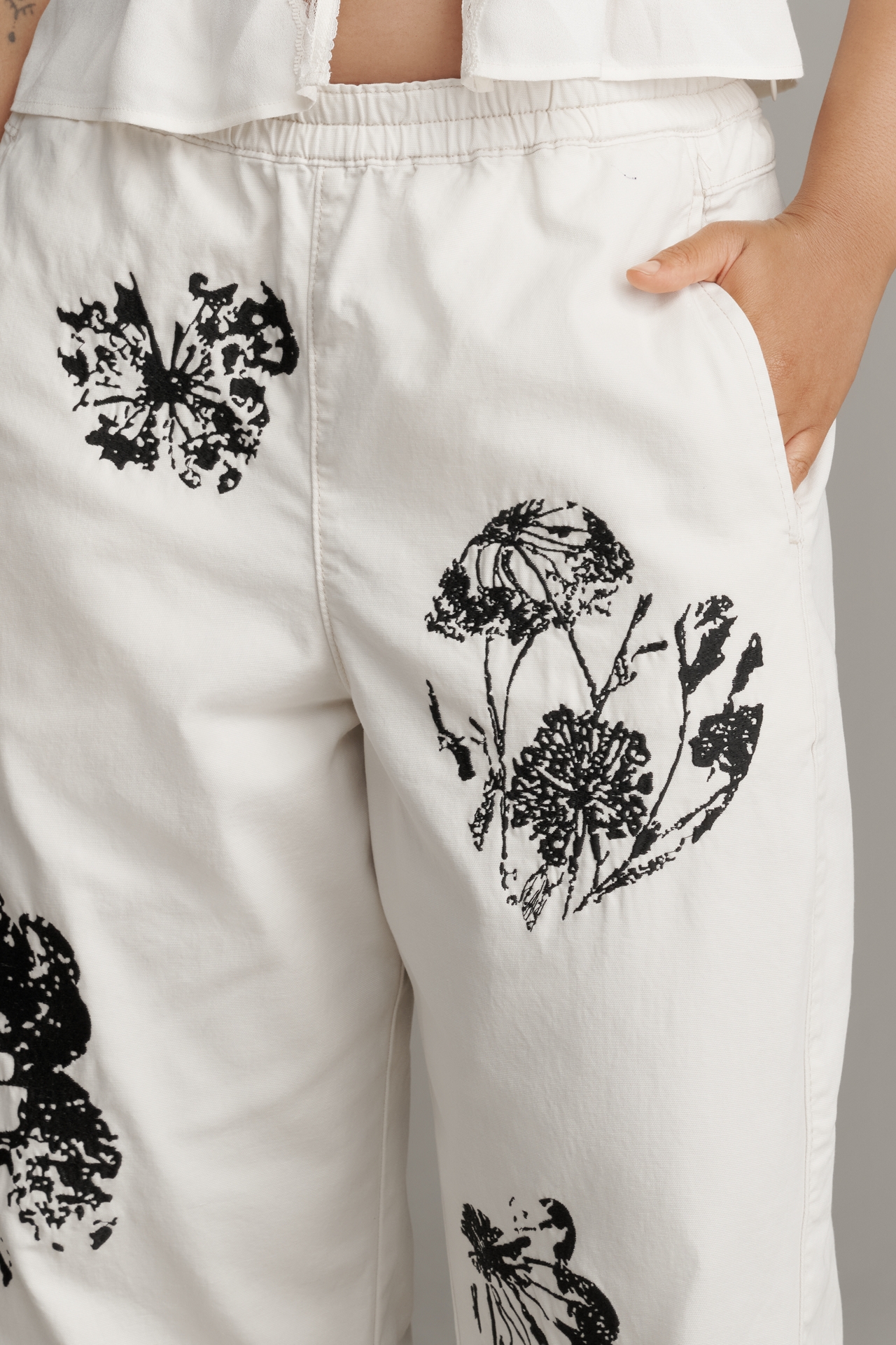 The Izzie Printed Pull-On Barrel Pants by Pilcro