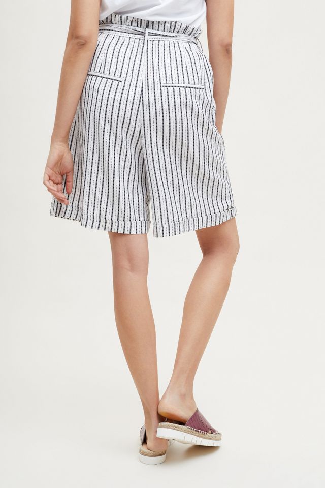 Odha Gestreifte Shorts mit Paperbag-Taille #1