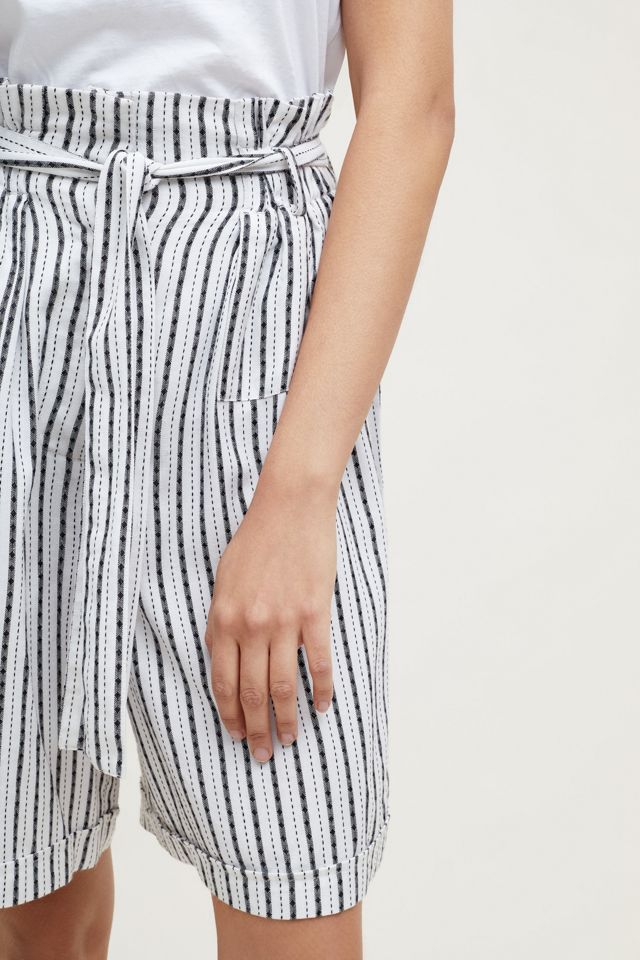 Odha Gestreifte Shorts mit Paperbag-Taille #4