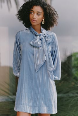 El Minivestido con Lazo al Cuello Caroline de Maeve