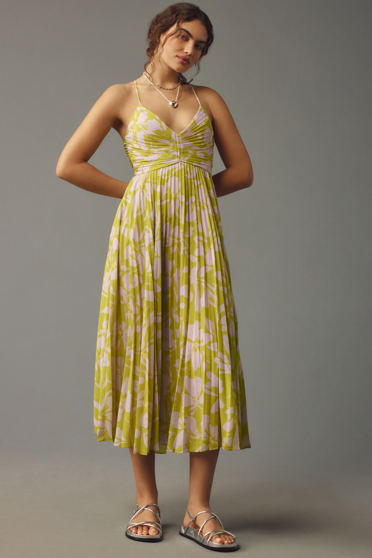 ASTR The Label Blythe V-Neck Pliss Midi Dress at MarketFair Shoppes in  Princeton, NJ