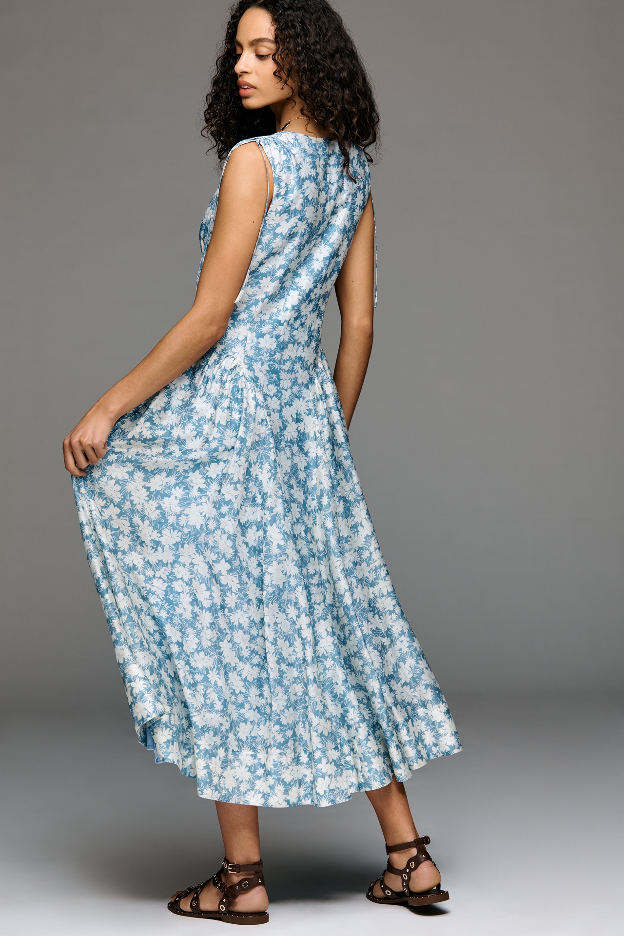 ASTR The Label Emmery V-Neck Midi Dress