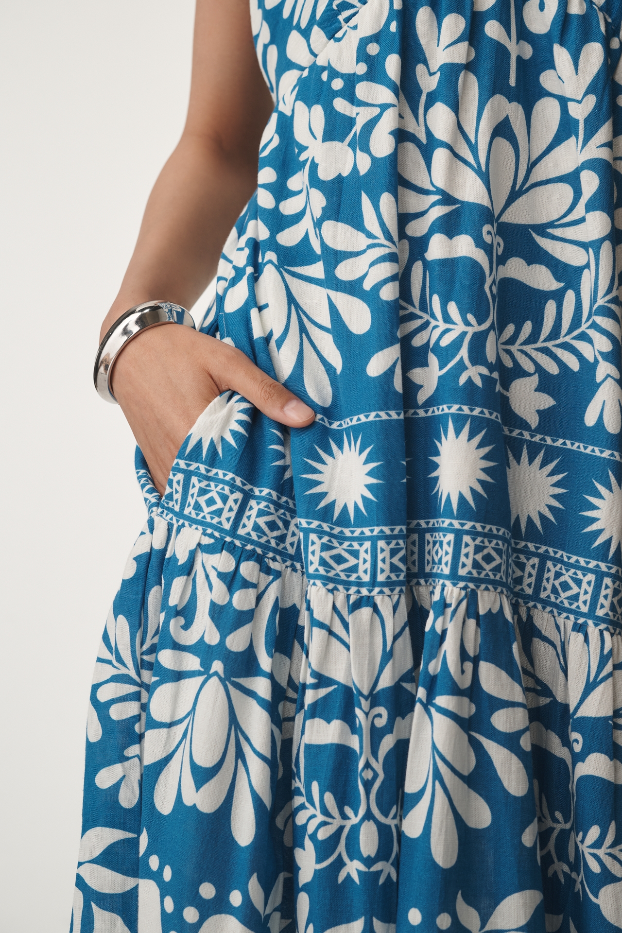 Saylor Brenna Linen Blend Tie-Strap V-Neck Maxi Dress