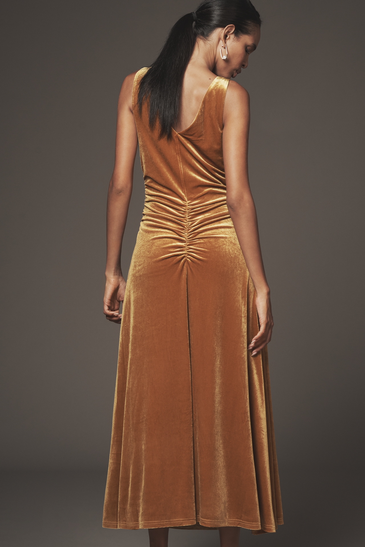 Flat White Sleeveless Velvet Midi Dress