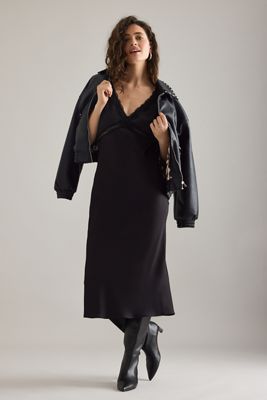 Robe mi-longue en satin à bord en dentelle By Anthropologie