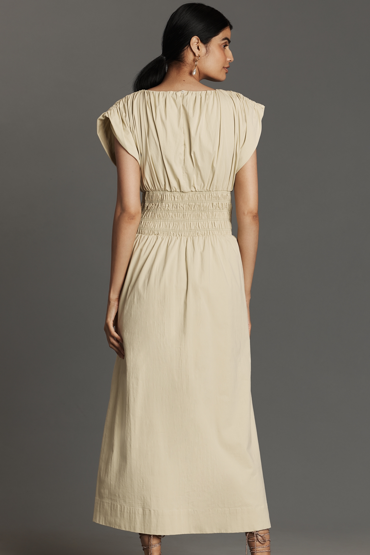 SOVERE Gaia Sleeveless Smocked Midi Dress